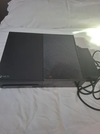 Consola Xbox One Nera + Mando Bianco