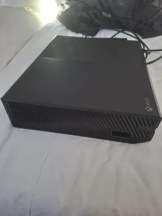 Consola Xbox One Nera + Mando Bianco