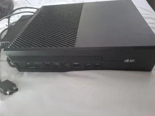 Consola Xbox One Nera + Mando Bianco