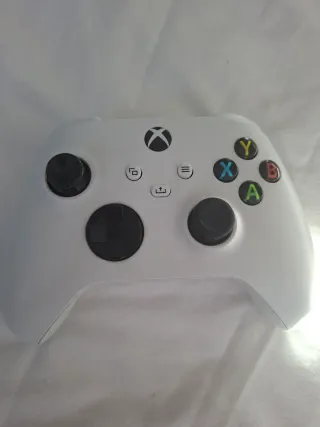 Consola Xbox One Nera + Mando Bianco
