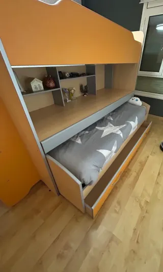 Litera con escritorio y cama extra