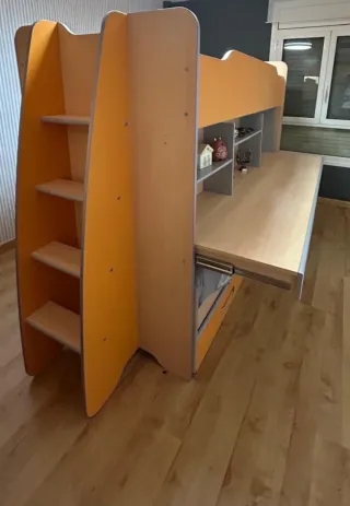 Litera con escritorio y cama extra