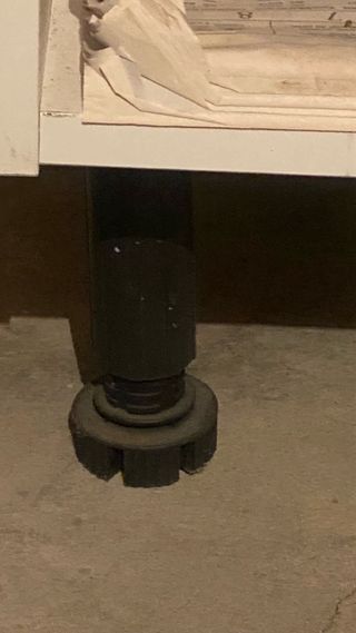 Mueble blanco con estante