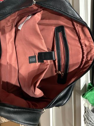 Maletín negro con asa y cinta