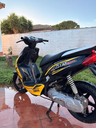Yamaha Jog RR Negra y Amarilla