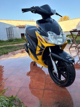 Yamaha Jog RR Negra y Amarilla