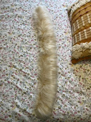 Cuello de pelo sintético beige