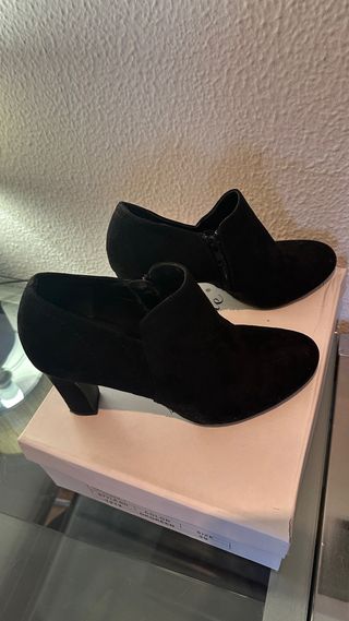 Botines negros de piel talla 38