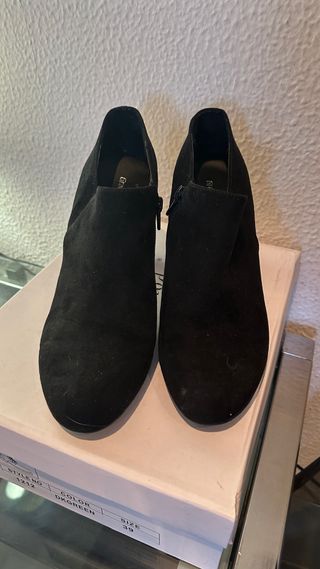 Botines negros de piel talla 38