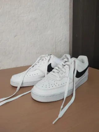 Zapatillas Nike Blancas y Negras