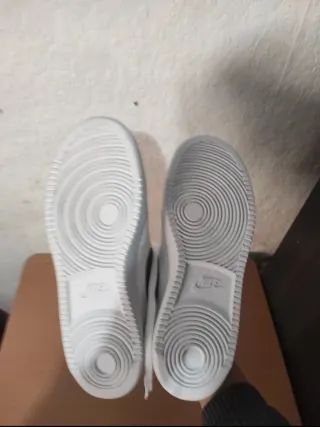 Zapatillas Nike Blancas y Negras