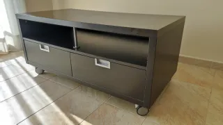 Mueble TV wengué con 2 cajones.