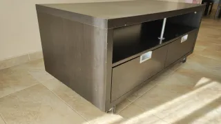 Mueble TV wengué con 2 cajones.