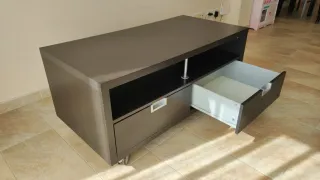 Mueble TV wengué con 2 cajones.