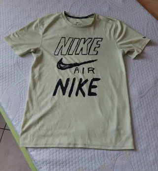 nike running t-shirt