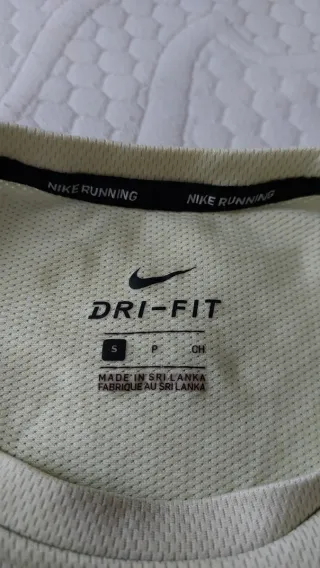 nike running t-shirt