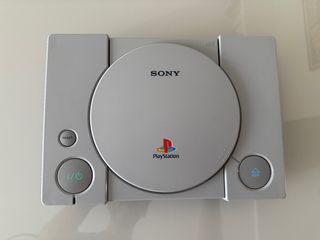 PlayStation 1 SCPH-7502 con gioco FIFA