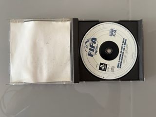PlayStation 1 SCPH-7502 con gioco FIFA
