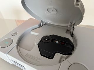 PlayStation 1 SCPH-7502 con gioco FIFA