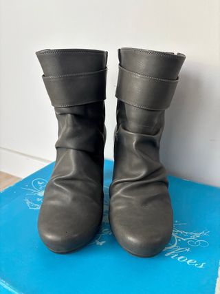 Botines Mustang Gris