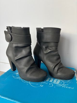 Botines Mustang Gris