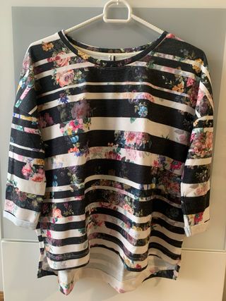 Jersey Stradivarius flores y rayas