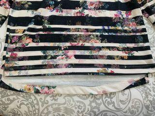 Jersey Stradivarius flores y rayas