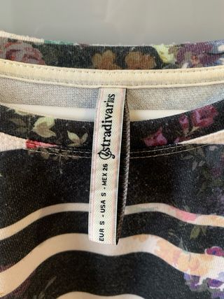 Jersey Stradivarius flores y rayas