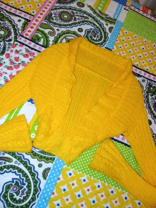 Torerita de lana fina amarilla