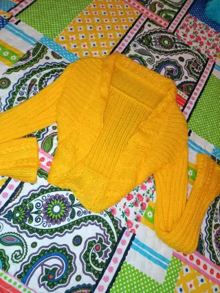 Torerita de lana fina amarilla