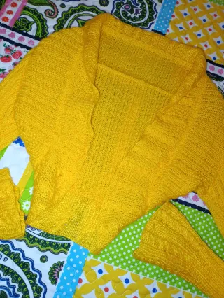 Torerita de lana fina amarilla