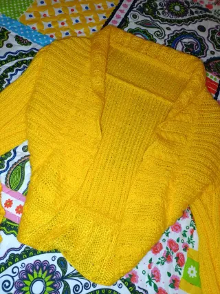 Torerita de lana fina amarilla