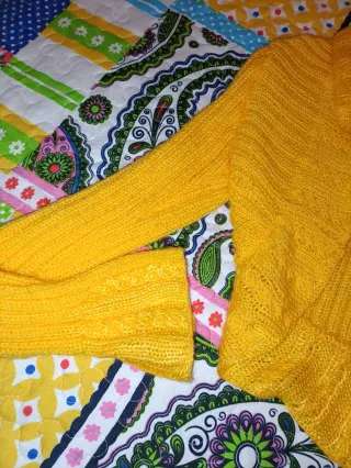 Torerita de lana fina amarilla