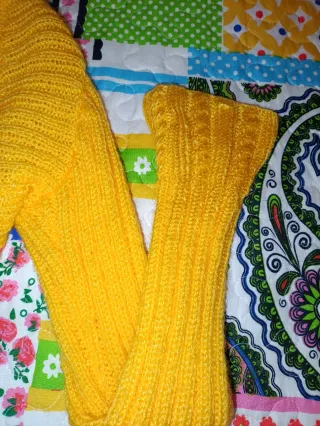 Torerita de lana fina amarilla