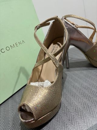 Zapatos de tacón Paco Mena dorados talla 36