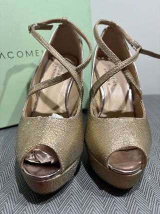 Zapatos de tacón Paco Mena dorados talla 36