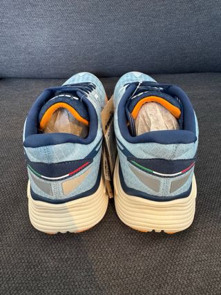 Zapatillas Diadora para correr azul y naranja