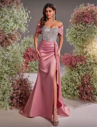 Vestido rosa y plateado elegante