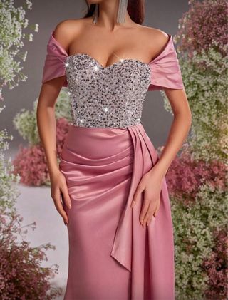 Vestido rosa y plateado elegante