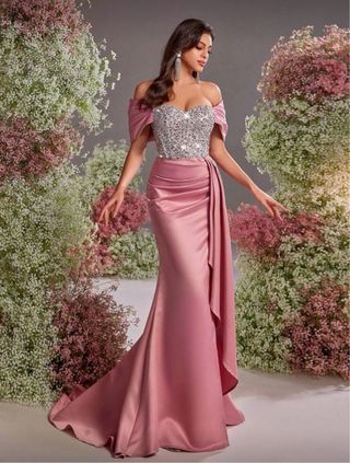Vestido rosa y plateado elegante