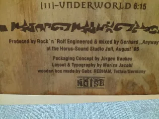 Running Wild Masquerade CD Caja Madera