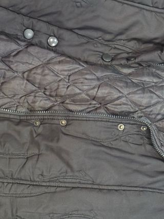 Abrigo negro acolchado