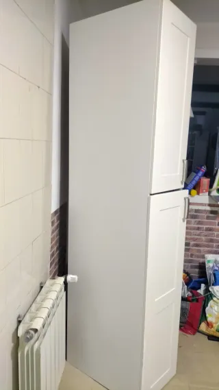 Armario de cocina blanco de madera