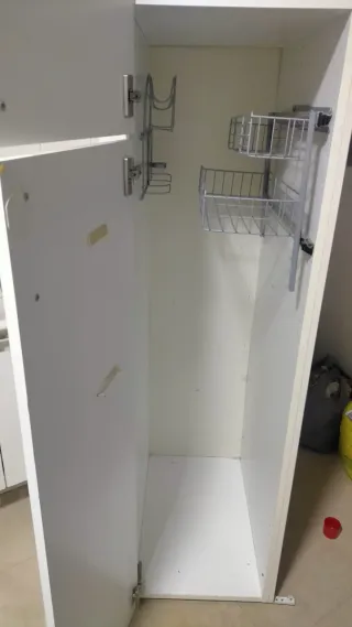 Armario de cocina blanco de madera