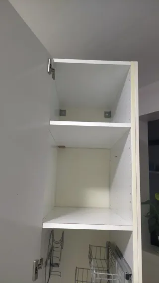 Armario de cocina blanco de madera