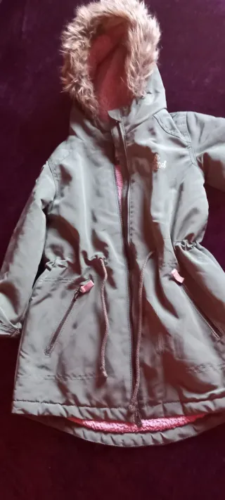 Abrigo niña verde con forro rosa talla 7/8 años