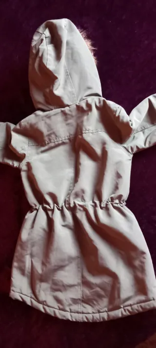 Abrigo niña verde con forro rosa talla 7/8 años