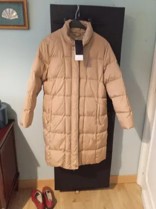 Abrigo plumífero beige