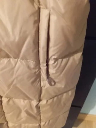 Abrigo plumífero beige