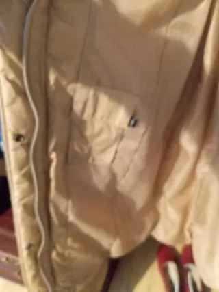 Abrigo plumífero beige